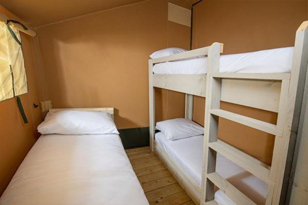 Camping Chateau De Galaure Chateauneuf-de-Galaure Eksteriør billede