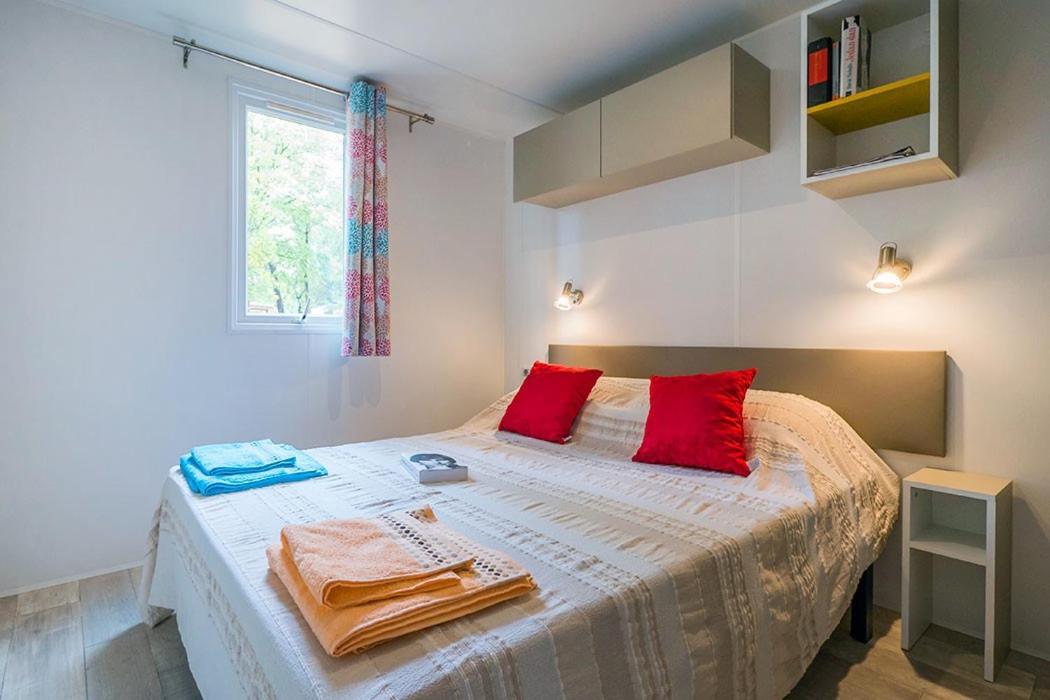 Camping Chateau De Galaure Chateauneuf-de-Galaure Eksteriør billede