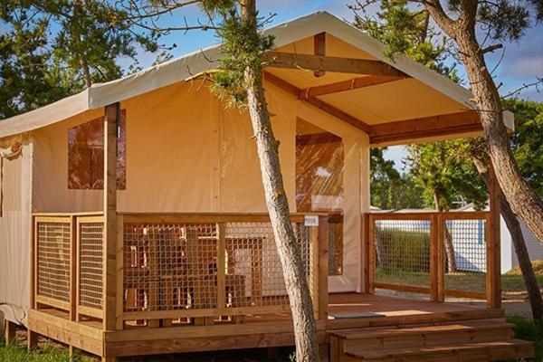 Camping Chateau De Galaure Chateauneuf-de-Galaure Eksteriør billede