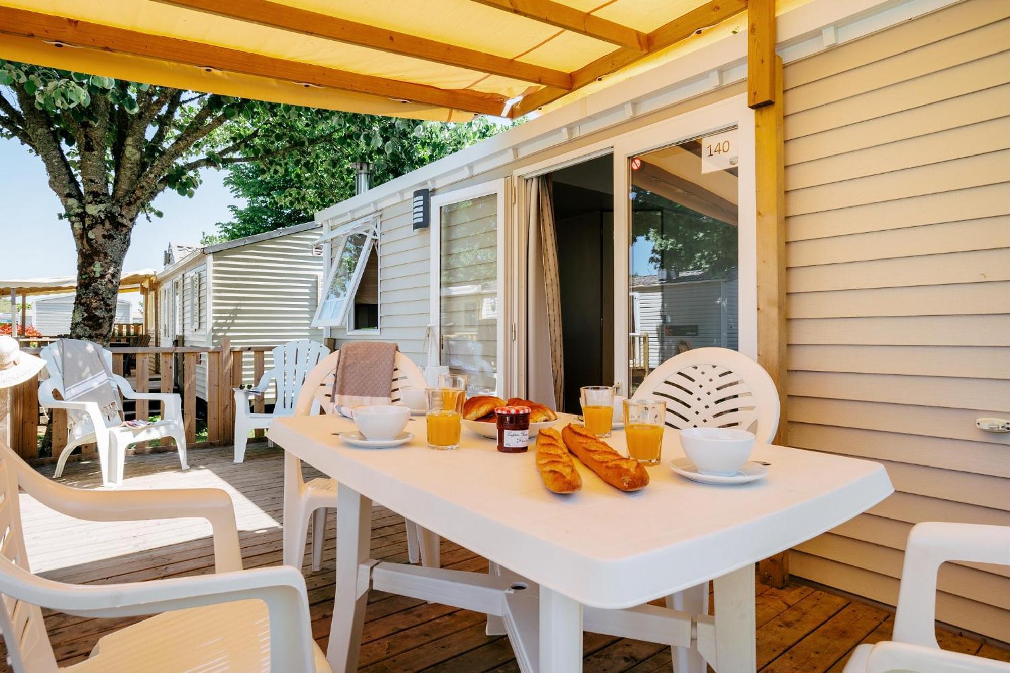 Camping Chateau De Galaure Chateauneuf-de-Galaure Eksteriør billede