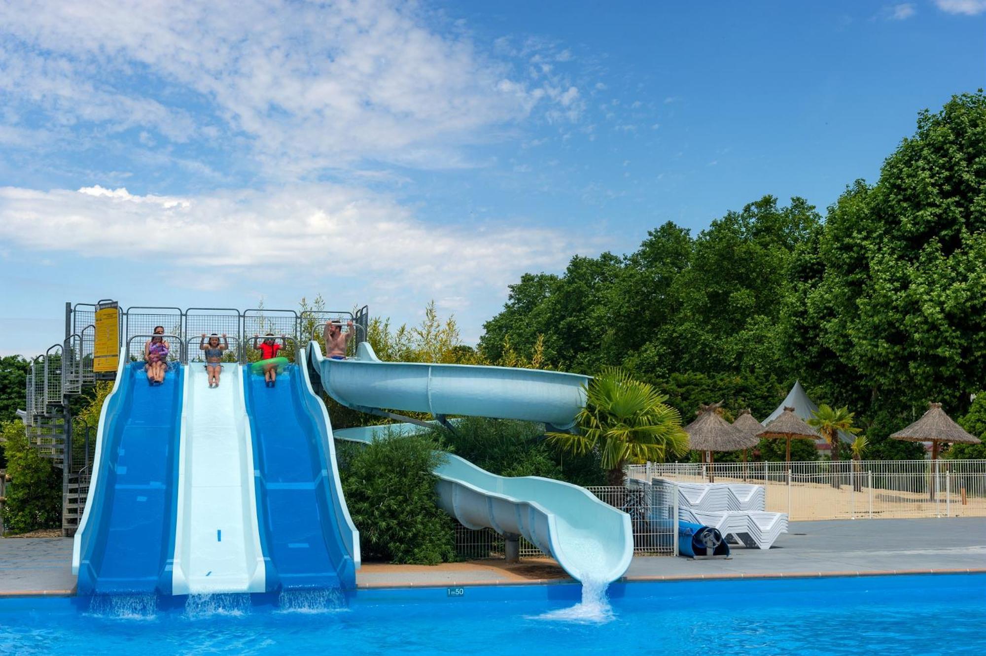 Camping Chateau De Galaure Chateauneuf-de-Galaure Eksteriør billede