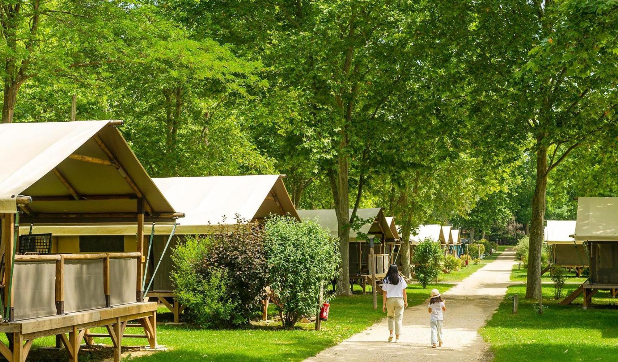 Camping Chateau De Galaure Chateauneuf-de-Galaure Eksteriør billede